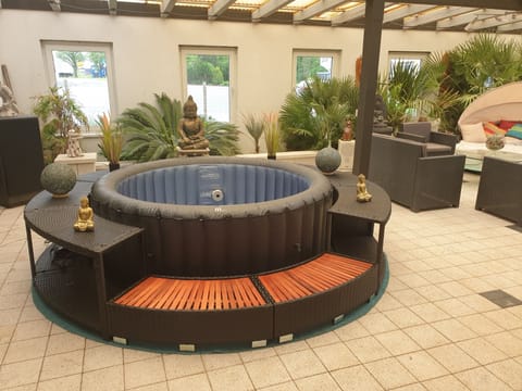 Indoor spa tub
