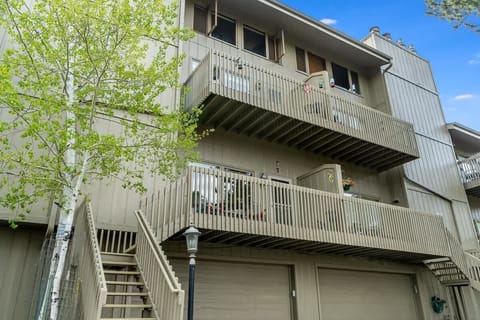 Entrance to Hummingbird Mountain Hideaway
