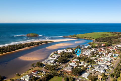PARADISE FOUND! Perfectly located to feel the Minnamurra magic