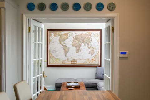 Travel collections and Irish art