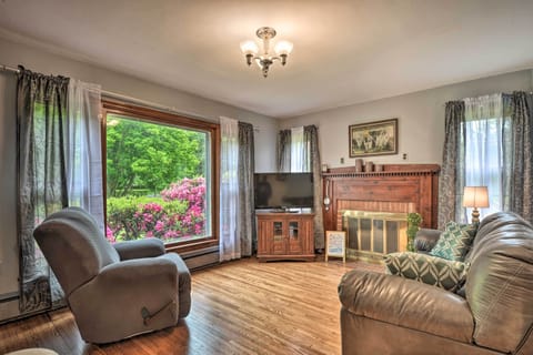 Springfield Vacation Rental | 4BR | 2BA | Step-Free Access | 1,500 Sq Ft