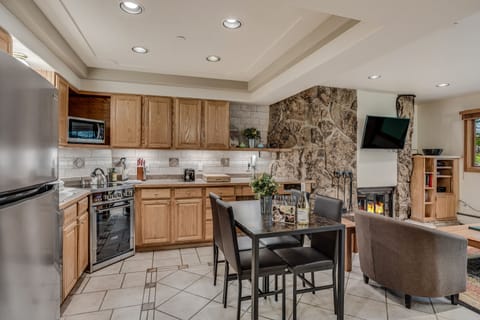 Full kitchen with dining table