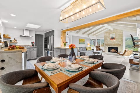 Spacious Living Room, Dining Area and Kitchen