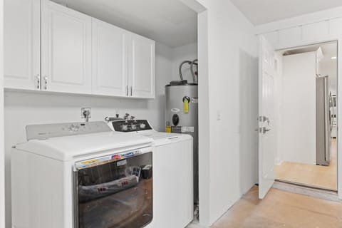 Laundry room w/ commercial grade washer and dryer.