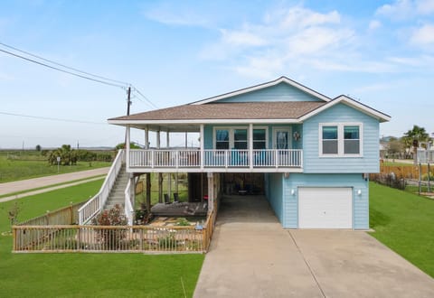 Amazing corner lot beach home!