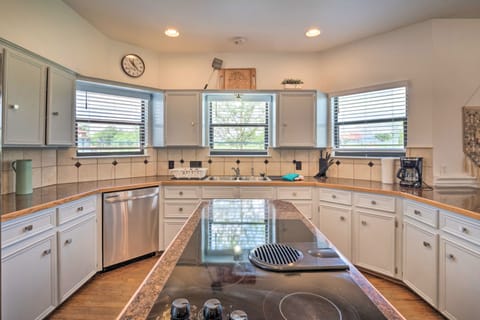 Kitchen | 1st Floor | Fully Equipped | Cooking Basics | Full Knife Set