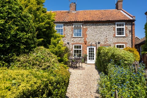 3 Chapel Cottages, Docking: Front elevation