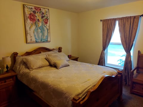 Master bedroom with Queen size foam mattress