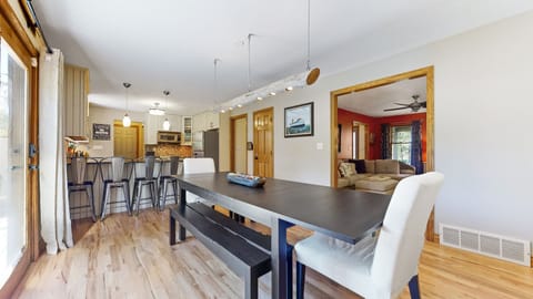 Glenn Haven Getaway Dining Room