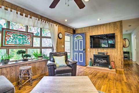Hamptons Bay Vacation Rental | 3BR | 1.5BA | 2 Steps to Access | 1,300 Sq Ft