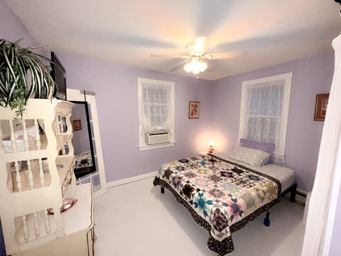 this room has a new raymour and flanagan queen sized mattress
