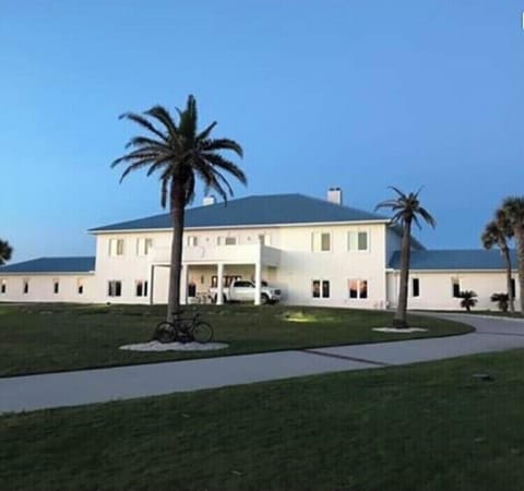 Villa Giardina di Santa Ninfa
Three acres of oceanfront property