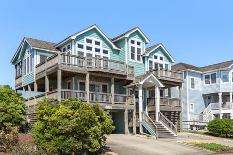 SV09: Eighty-Sea | Front Exterior