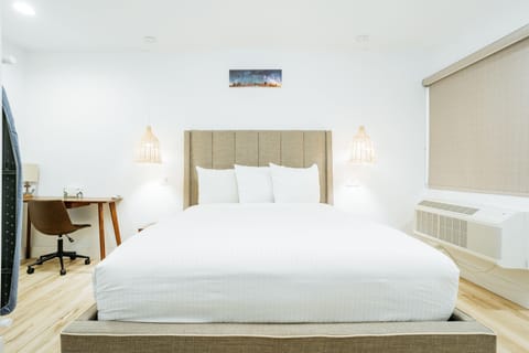 DQ -  Deluxe Room, 1 Queen Bed, Non Smoking image 6