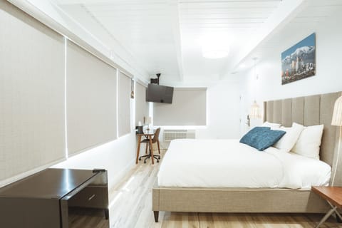 DK - Deluxe Room, 1 King Bed, Non Smoking image 5