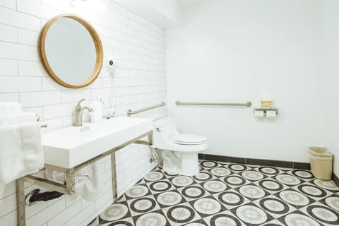 ADA - Deluxe Room, 1 Queen Bed, Accessible Non Smoking image 5