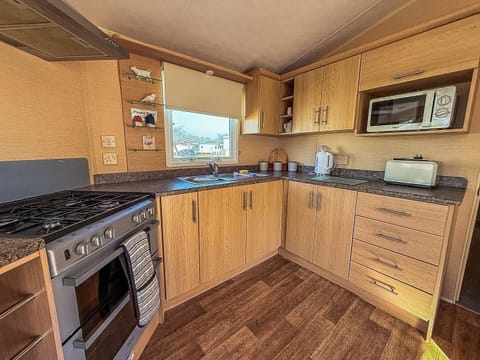 Enjoy the best of Skegness in Lincolnshire with a stay at Southview Holiday Park, where static caravan holidays offer a comfortable base, with a cosy kitchen area in a caravan, to explore the many things to do in Skegness.