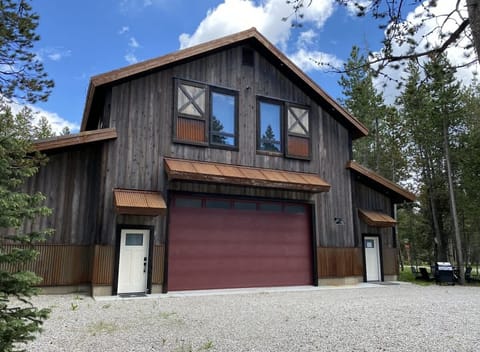 Yellowstone Dreams has plenty of parking available.
