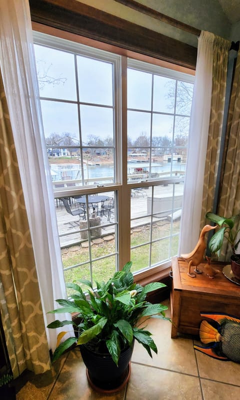 Lake view from livingroom 