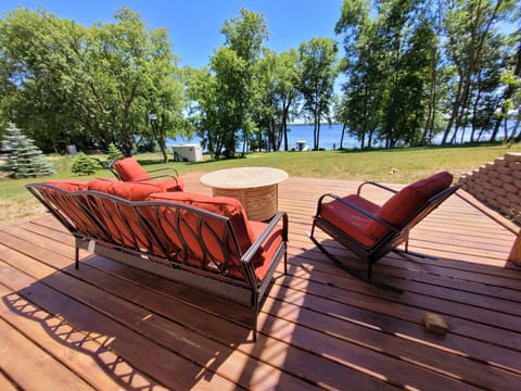 Lower deck