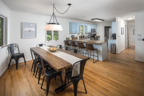 Dining seating for 14