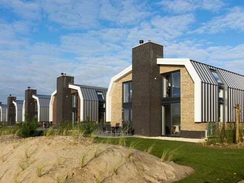 Cloud, Sky, Plant, Property, Building, Window, House, Land Lot, Grass, Landscape