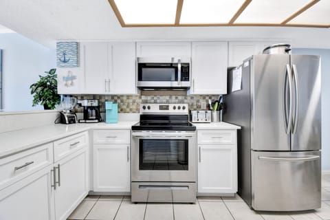 Kitchen open to the dining and living area.Full sized Mr Coffee type and Keurig.