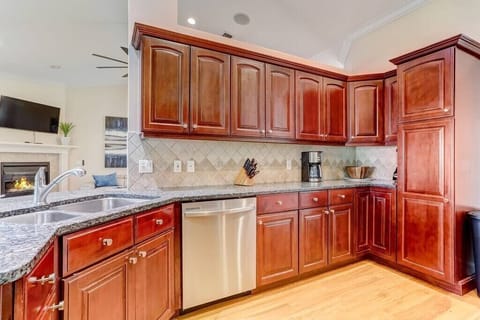 Plenty countertop for cooking!