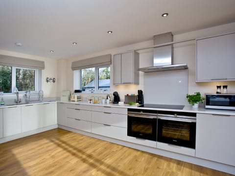 Kitchen | Orestone View - Orestone House, Teignmouth