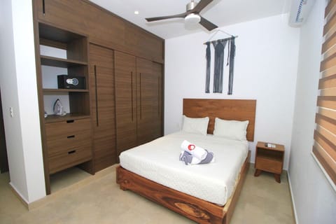 Master Bedroom with Queen Size bed