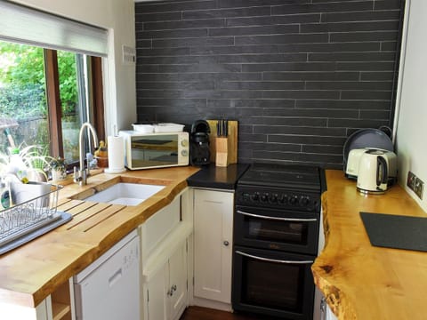 Kitchen | Squirrel Cottage - Banc Llugwy Cottages, Betws-y-Coed