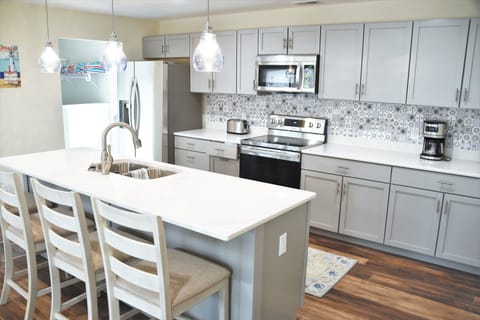 Beautifully Renovated Kitchen with Most Kitchen Necessities Supplied