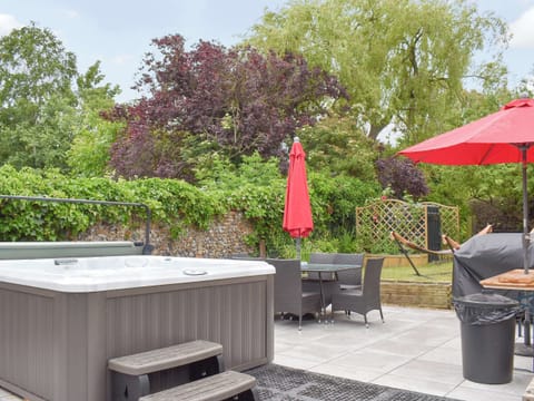 Hot tub | Beck Cottage, Beck Row