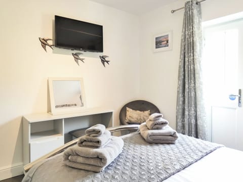 Double bedroom | No 2 Railway Cuttings - Railway Cuttings, Falstone, near Kielder
