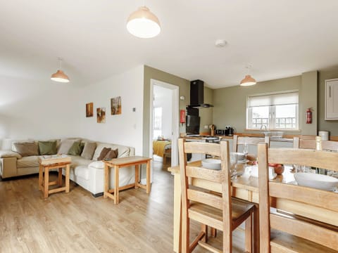 Open plan living space | Lilac Lodge, Newnham