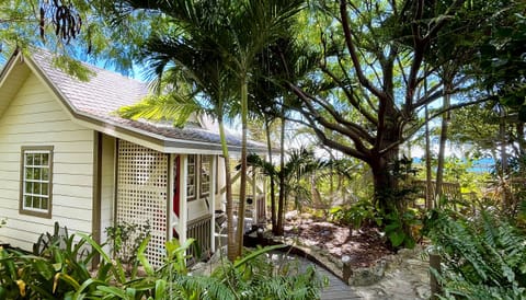 Meticulously maintained grounds and gardens galore and near the beach.