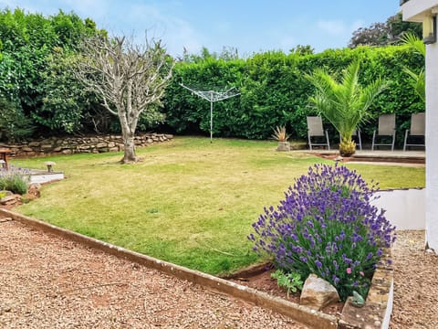 Garden | Driftwood - Blue Waters Apartments, Goodrington, near Paignton