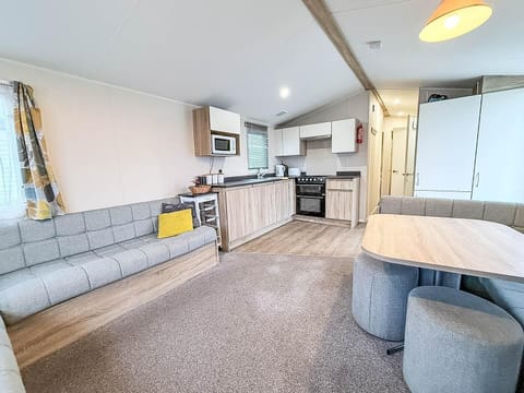 The living room in the holiday home is a peaceful retreat for evenings spent with loved ones.