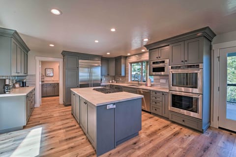 Kitchen | Double Oven | Coffee Maker