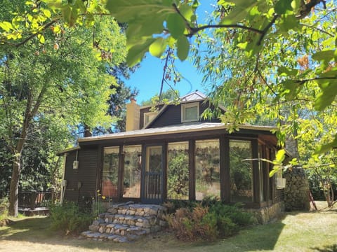 Welcome to Cute Cabin...