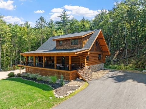 expertly designed 4-bedroom, 3.5-bath cabin