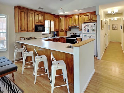 Kitchen - Breakfast Bar, Seating For Four