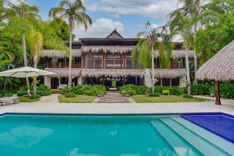 Golf views, large garden, outdoor furniture, hammocks, and BBQ