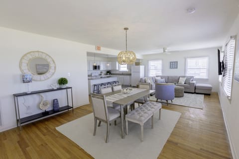 Dining area with seating for 6.