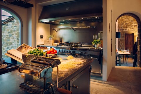 Food, Property, Building, Countertop, Interior Design, Architecture, Kitchen, Cuisine, Table, House