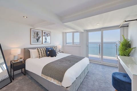 Pier View Penthouse, Whitby - Host & Stay