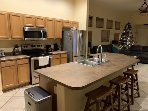 Kitchen/ Island