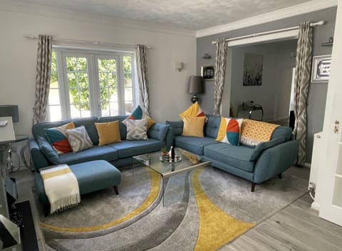 Living Room / Lounge