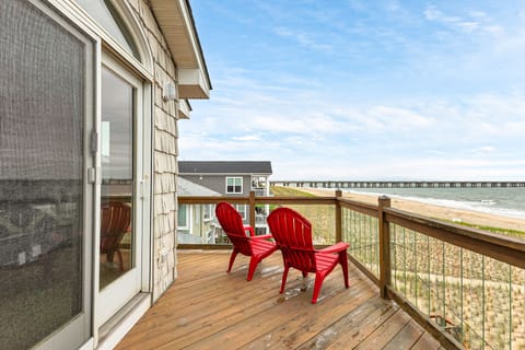 3rd floor balcony with gorgeous sunset views!