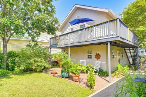 Galveston Vacation Rental | 1BR | 1BA | 2nd-Story Apartment | 640 Sq Ft